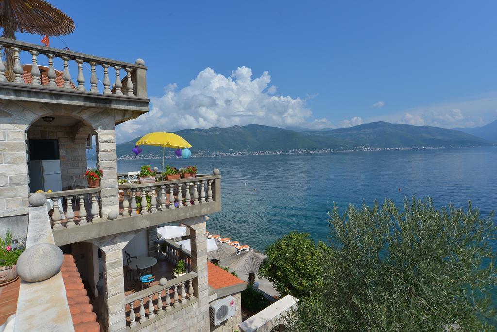 Apartments Palace Mira Mare Tivat Bagian luar foto