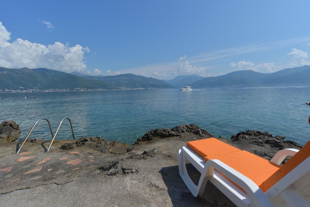 Apartments Palace Mira Mare Tivat Bagian luar foto
