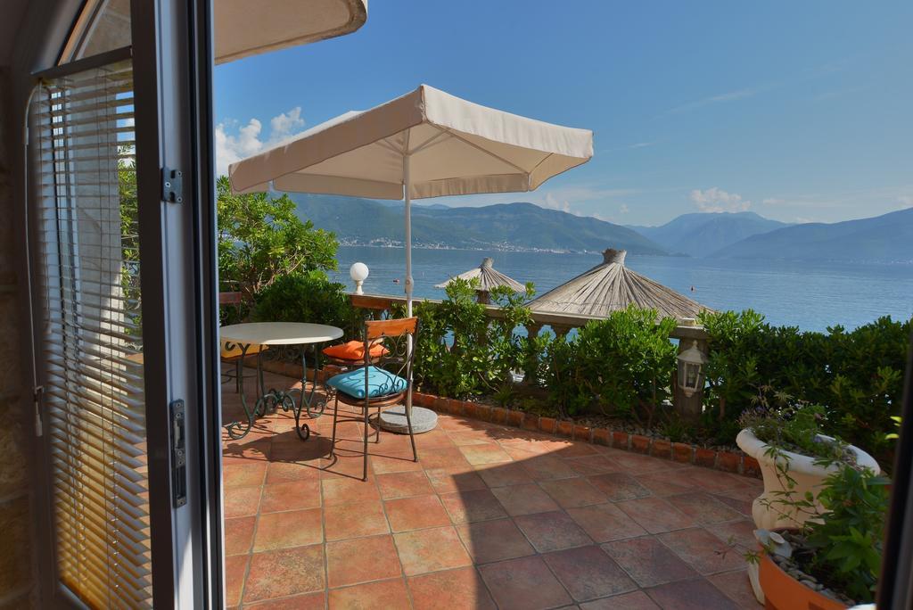 Apartments Palace Mira Mare Tivat Bagian luar foto