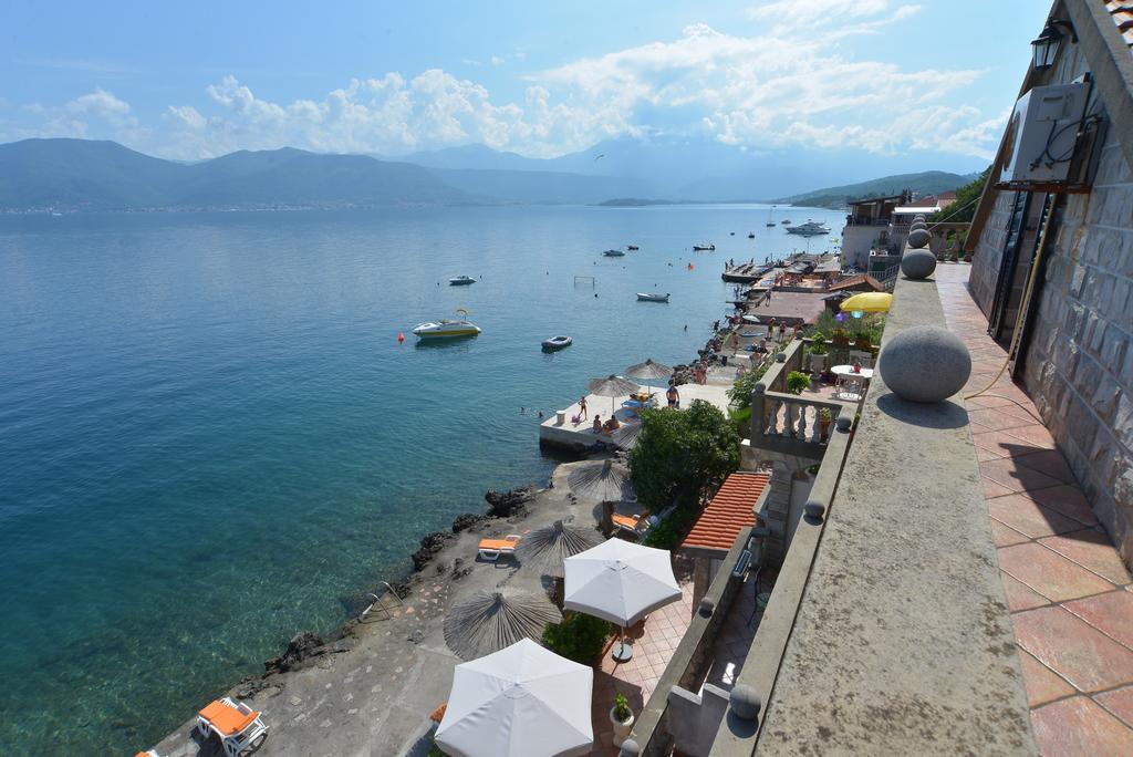 Apartments Palace Mira Mare Tivat Bagian luar foto