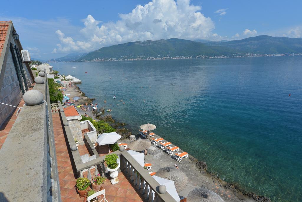 Apartments Palace Mira Mare Tivat Bagian luar foto