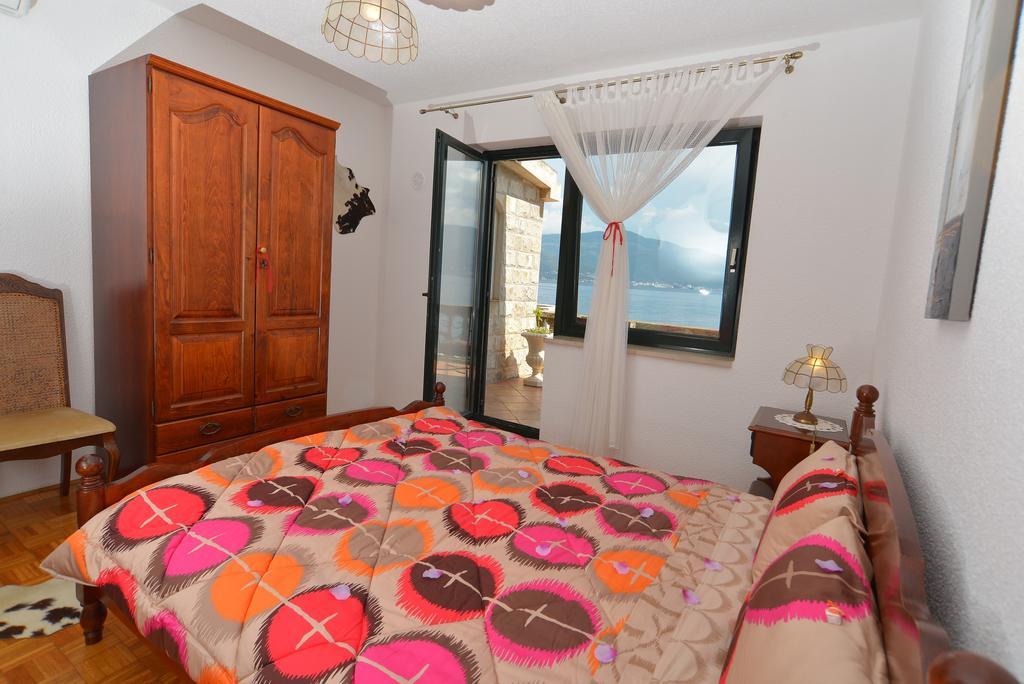 Apartments Palace Mira Mare Tivat Bagian luar foto