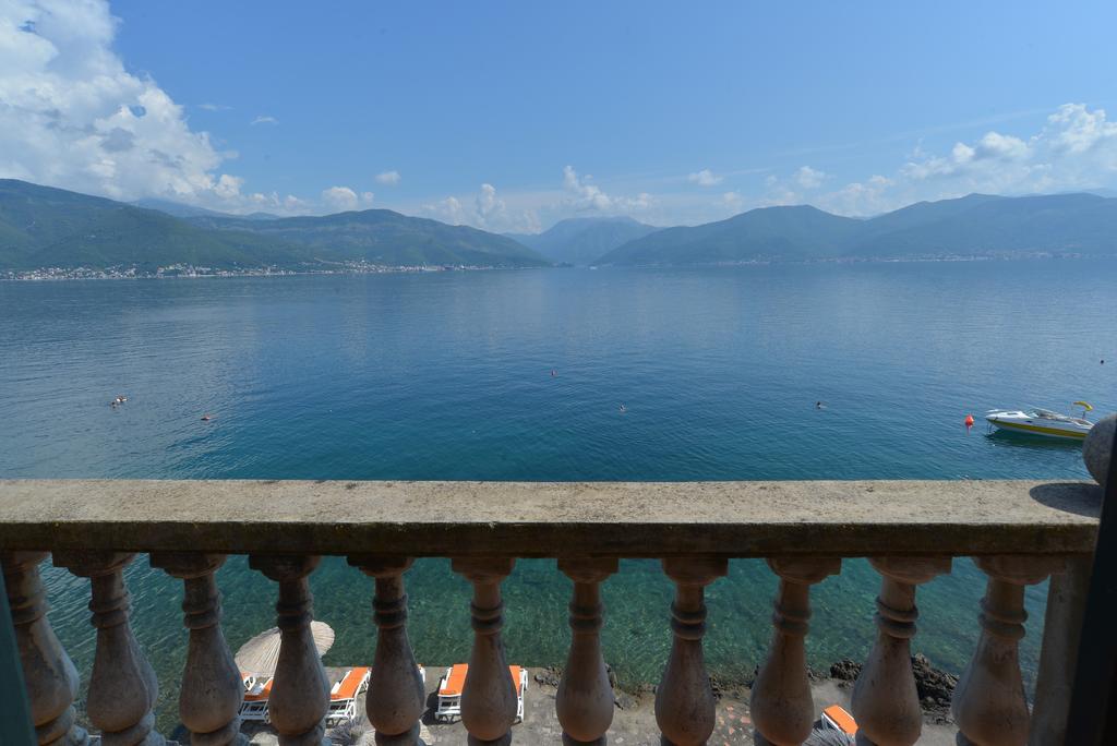 Apartments Palace Mira Mare Tivat Bagian luar foto