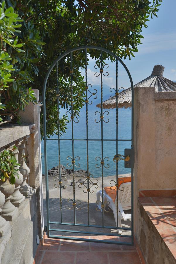 Apartments Palace Mira Mare Tivat Bagian luar foto