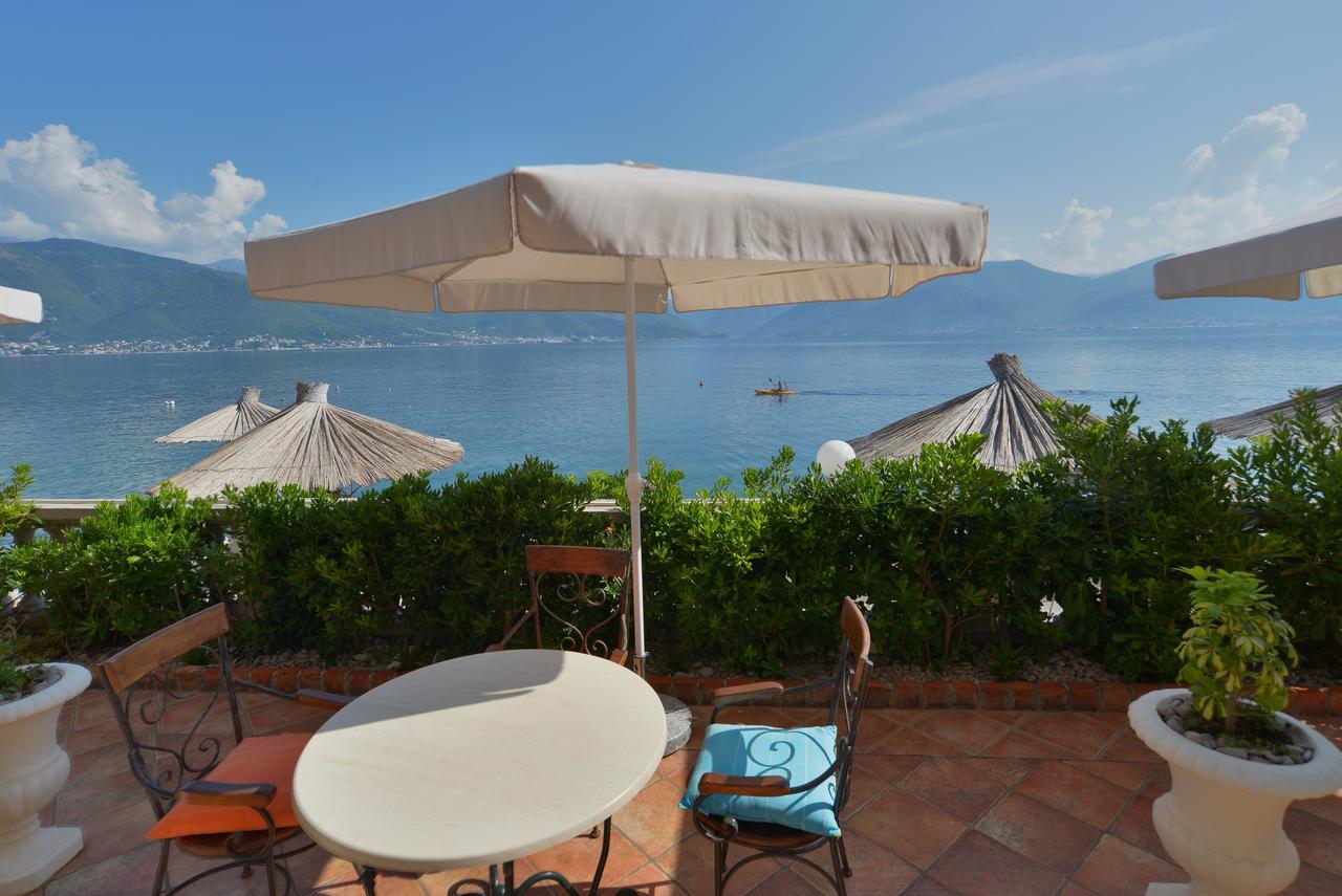 Apartments Palace Mira Mare Tivat Bagian luar foto